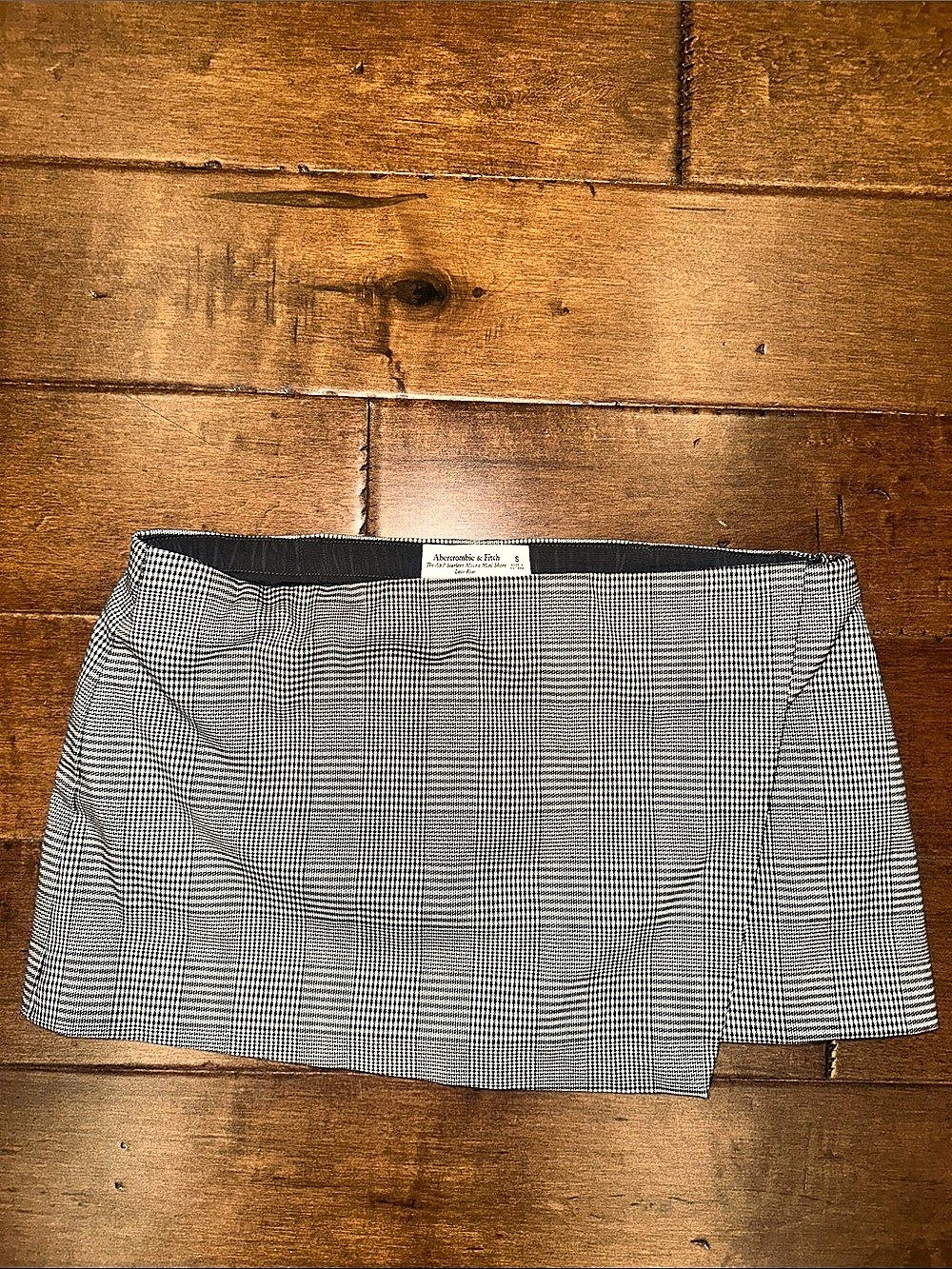 Abercrombie & Fitch The Low-Rise Tailored Mini Skort Black & White